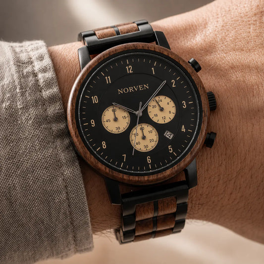 Reloj Atlas Norven Watches, esfera negra y dorada con correa de madera